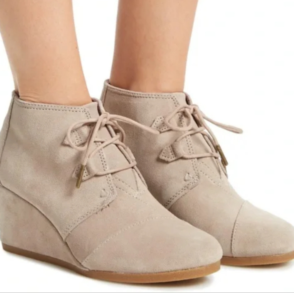 Toms Kala Wedge Boot In Taupe